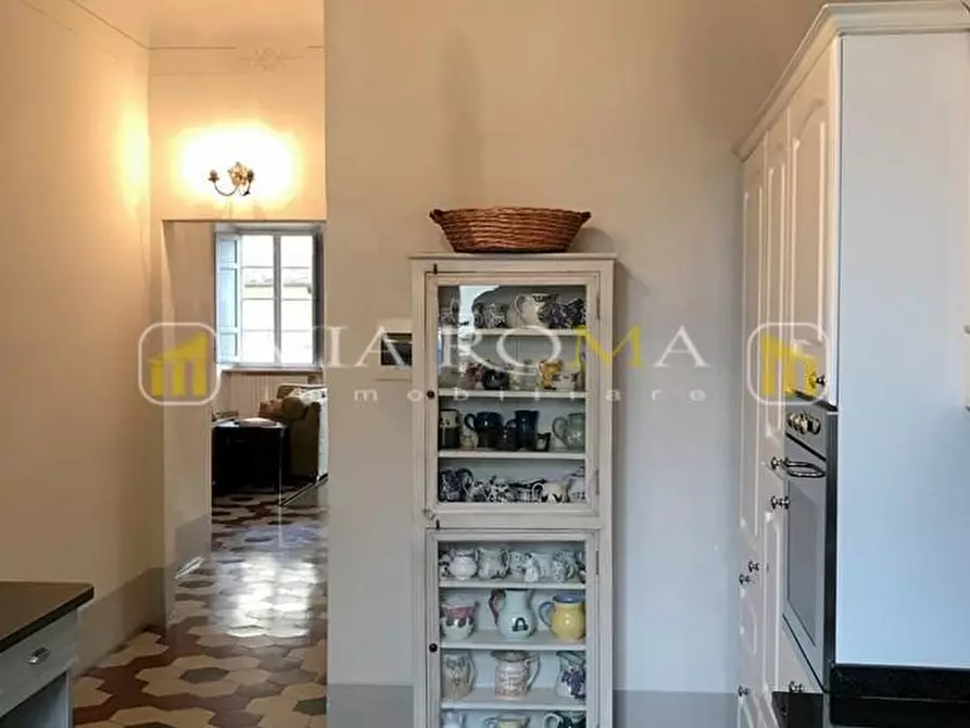 Immagine 13 di Appartamento in vendita  a Lucca