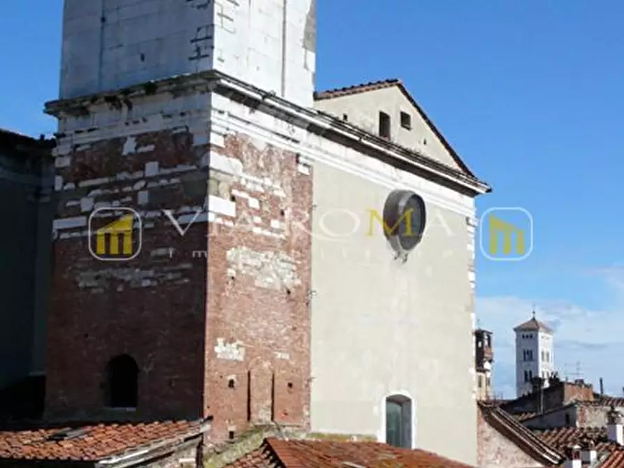 Immagine 34 di Appartamento in vendita  a Lucca