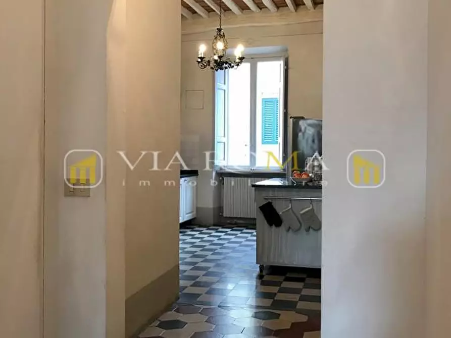 Immagine 12 di Appartamento in vendita  a Lucca