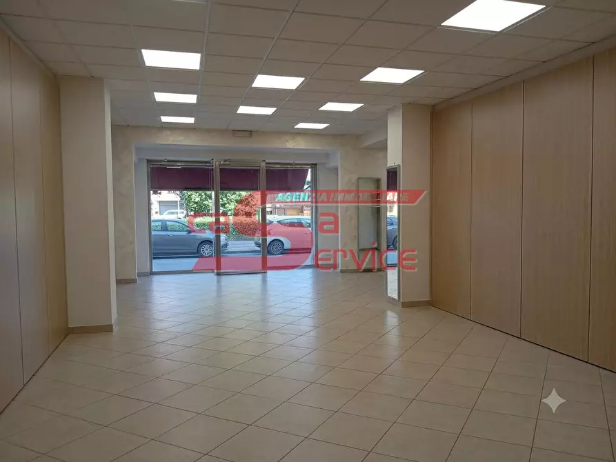 Immagine 9 di Negozio in vendita  a Monsummano Terme