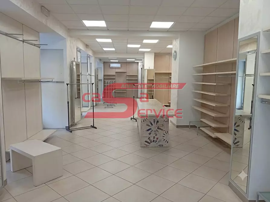 Immagine 1 di Negozio in vendita  a Monsummano Terme