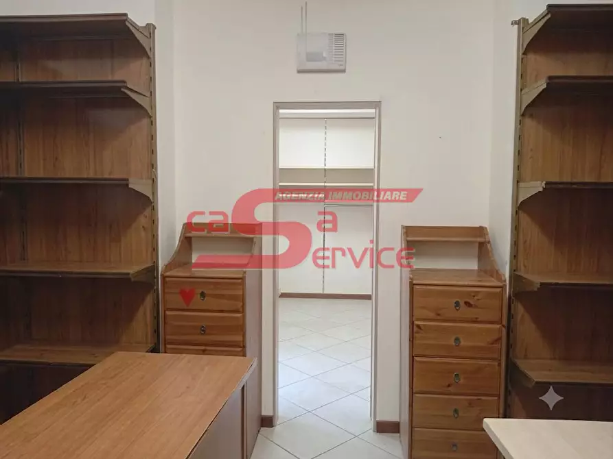 Immagine 10 di Negozio in vendita  a Monsummano Terme