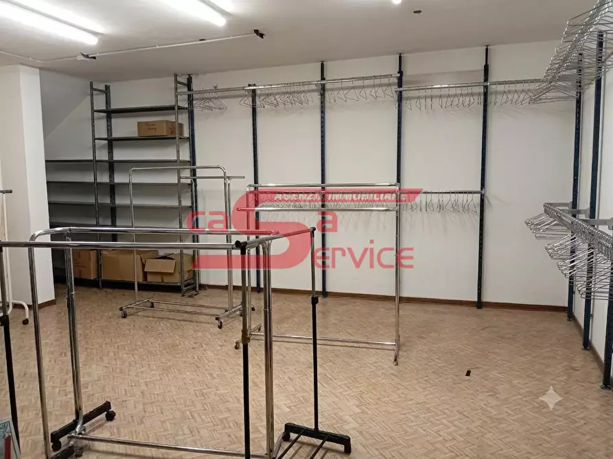 Immagine 14 di Negozio in vendita  a Monsummano Terme