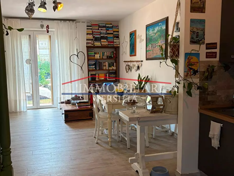 Immagine 5 di Appartamento in vendita  a Massa