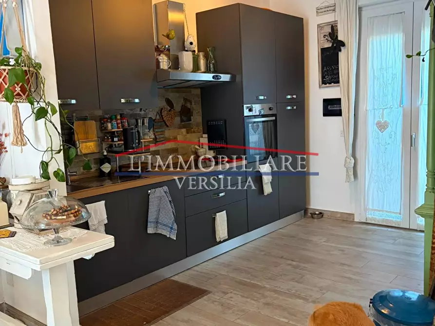 Immagine 3 di Appartamento in vendita  a Massa