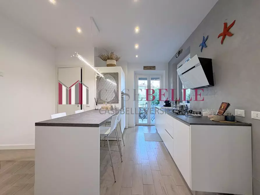 Immagine 2 di Appartamento in vendita  a Camaiore