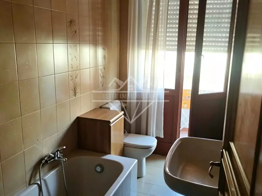 Immagine 5 di Appartamento in vendita  a Massa