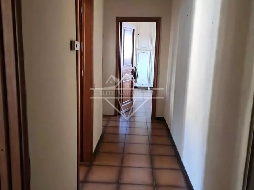 Immagine 4 di Appartamento in vendita  a Massa