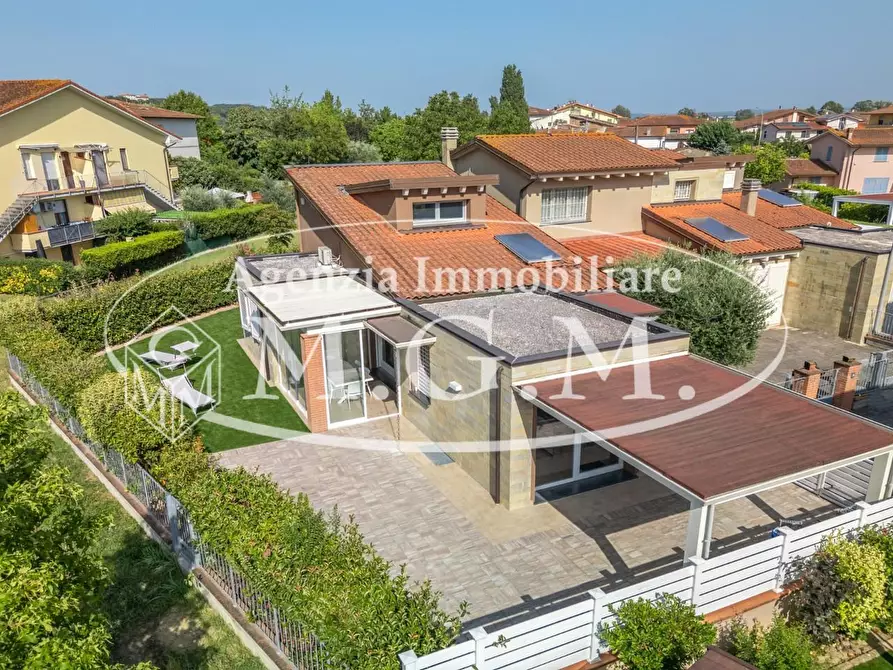 Immagine 4 di Villa in vendita  a Calcinaia
