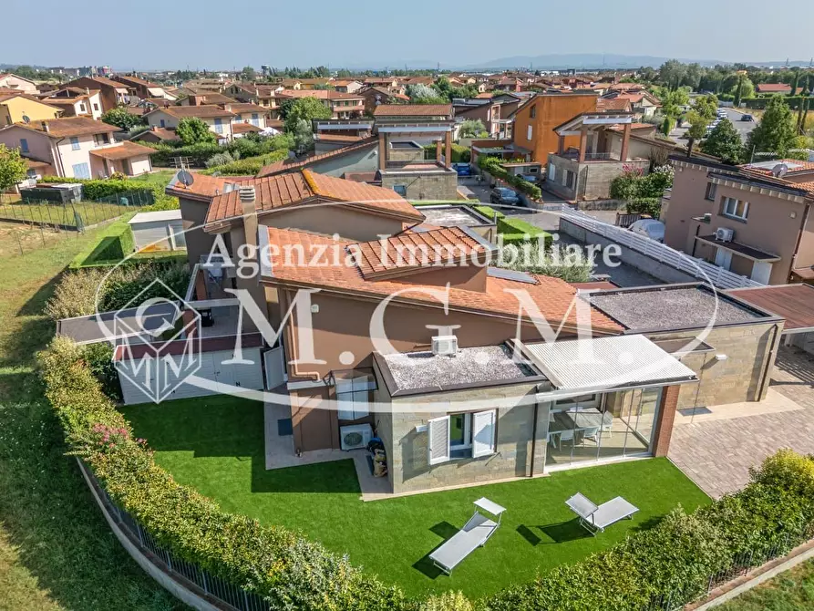 Immagine 3 di Villa in vendita  a Calcinaia