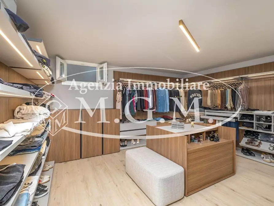 Immagine 38 di Villa in vendita  a Calcinaia