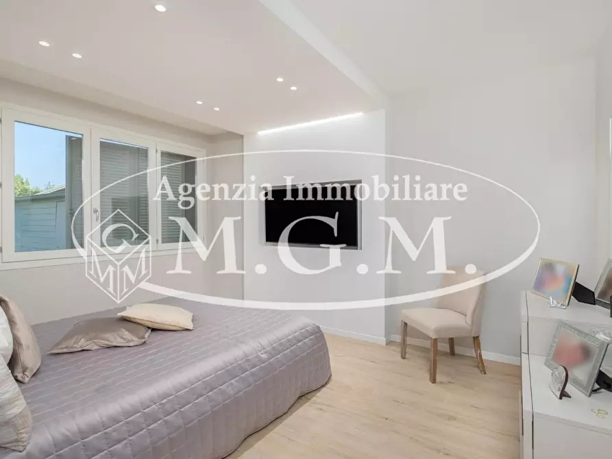 Immagine 31 di Villa in vendita  a Calcinaia