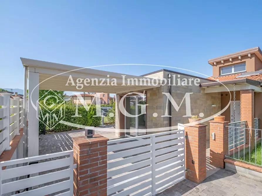 Immagine 7 di Villa in vendita  a Calcinaia