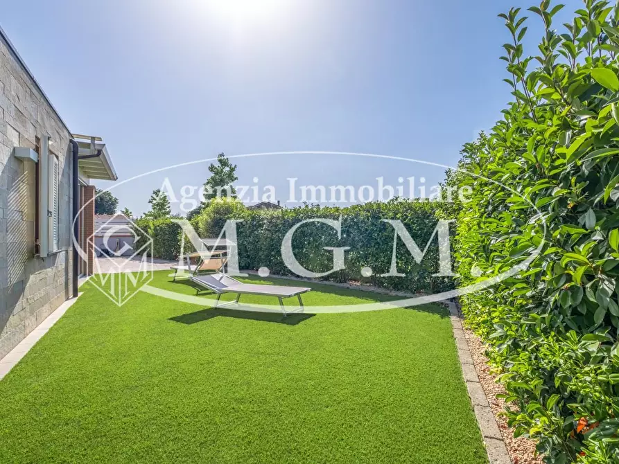 Immagine 15 di Villa in vendita  a Calcinaia