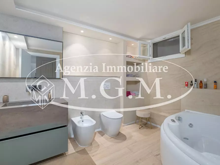 Immagine 40 di Villa in vendita  a Calcinaia