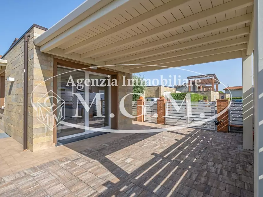 Immagine 10 di Villa in vendita  a Calcinaia