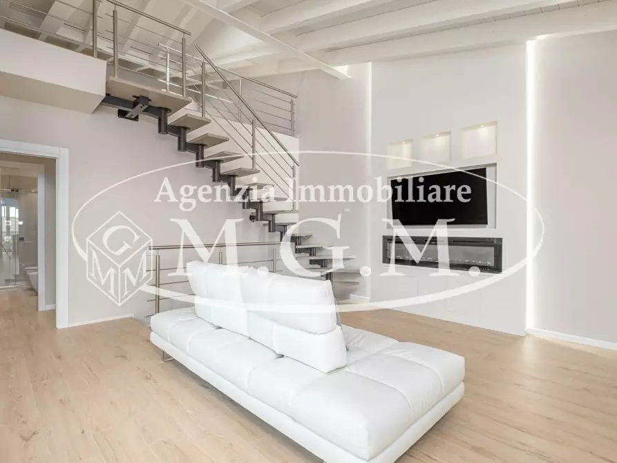 Immagine 17 di Villa in vendita  a Calcinaia