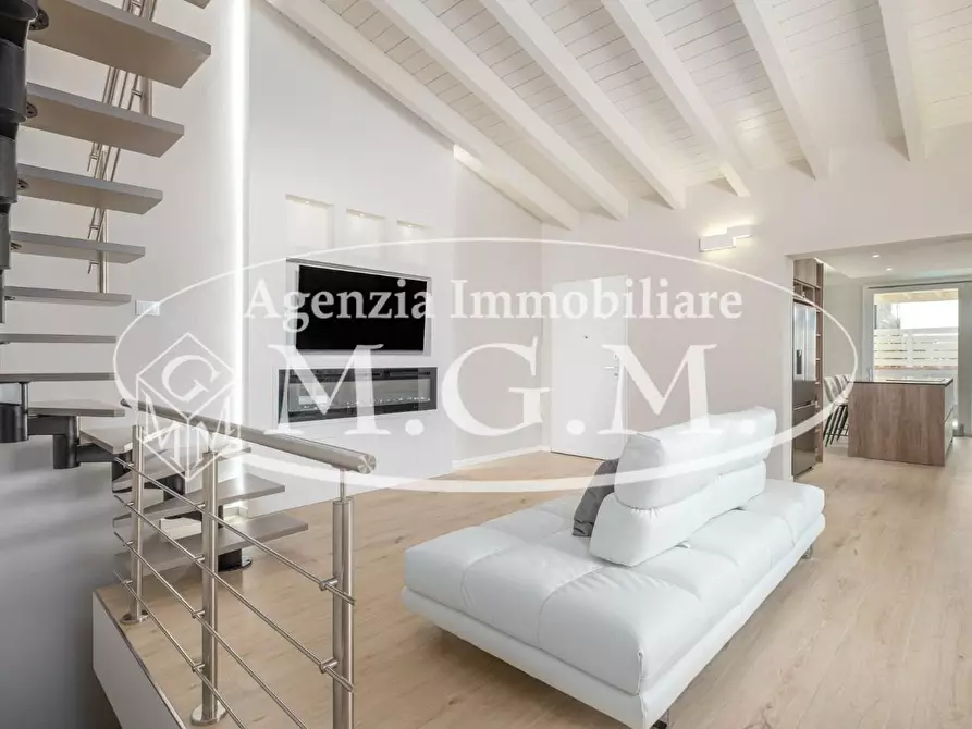 Immagine 18 di Villa in vendita  a Calcinaia
