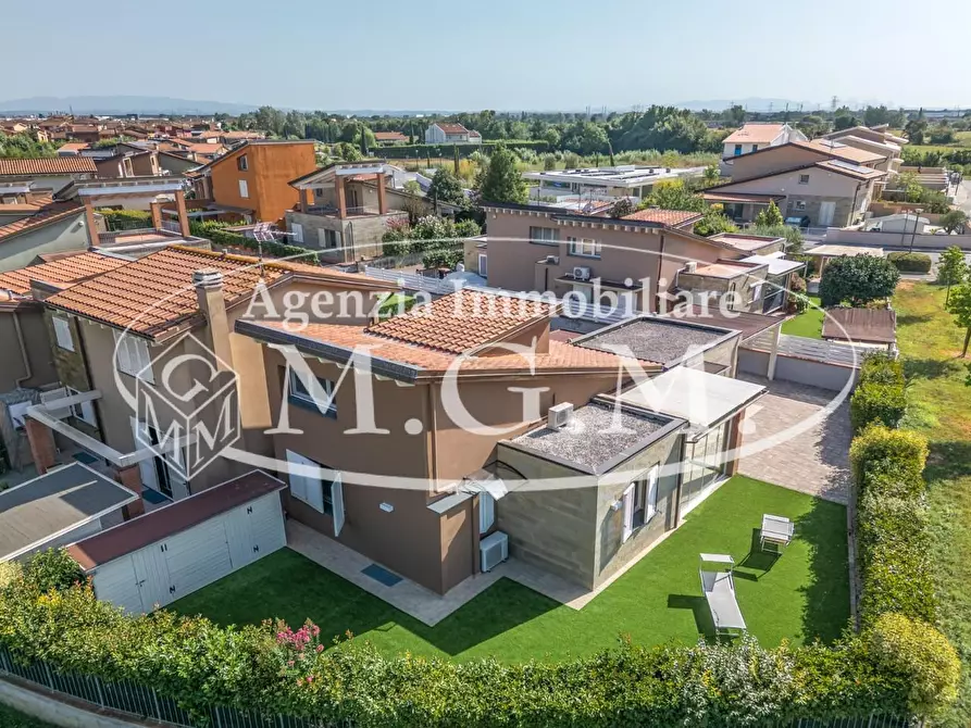 Immagine 5 di Villa in vendita  a Calcinaia