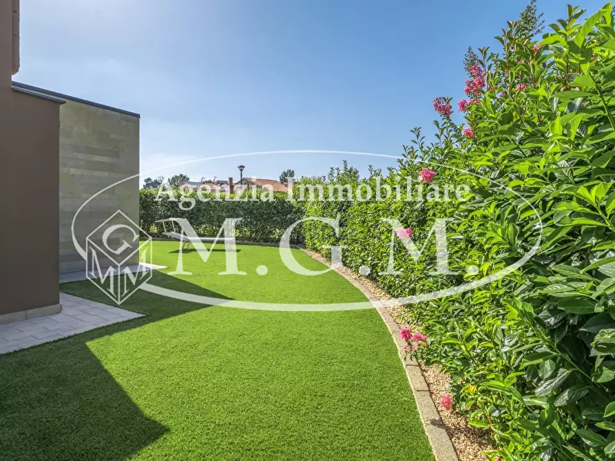 Immagine 14 di Villa in vendita  a Calcinaia