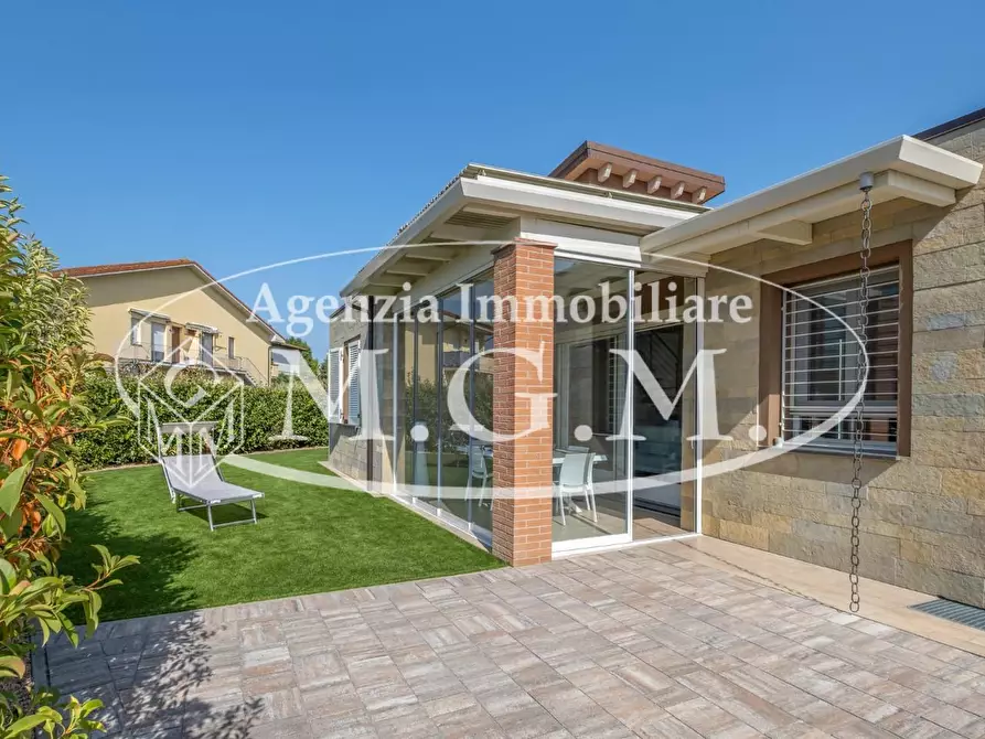 Immagine 12 di Villa in vendita  a Calcinaia