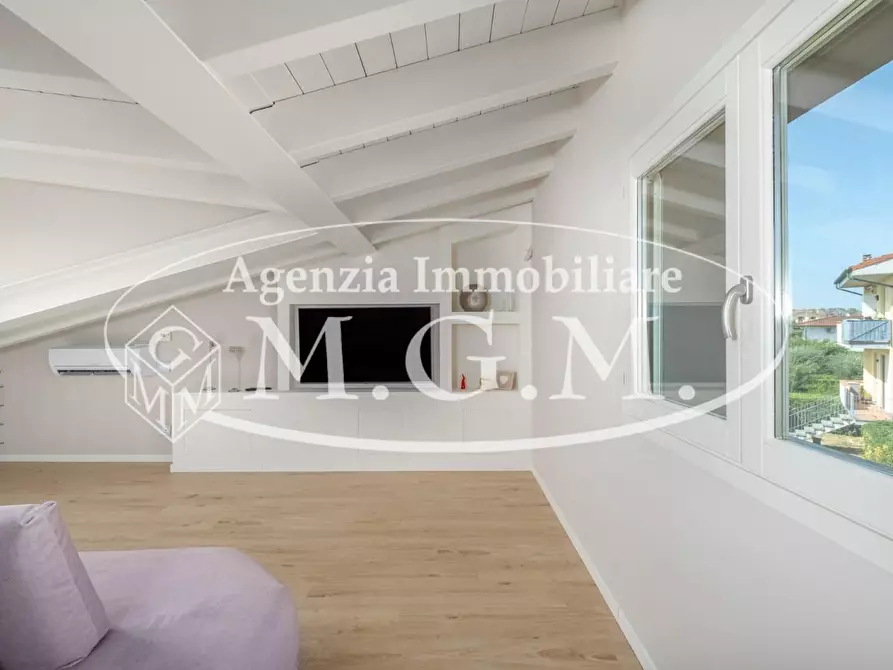 Immagine 27 di Villa in vendita  a Calcinaia