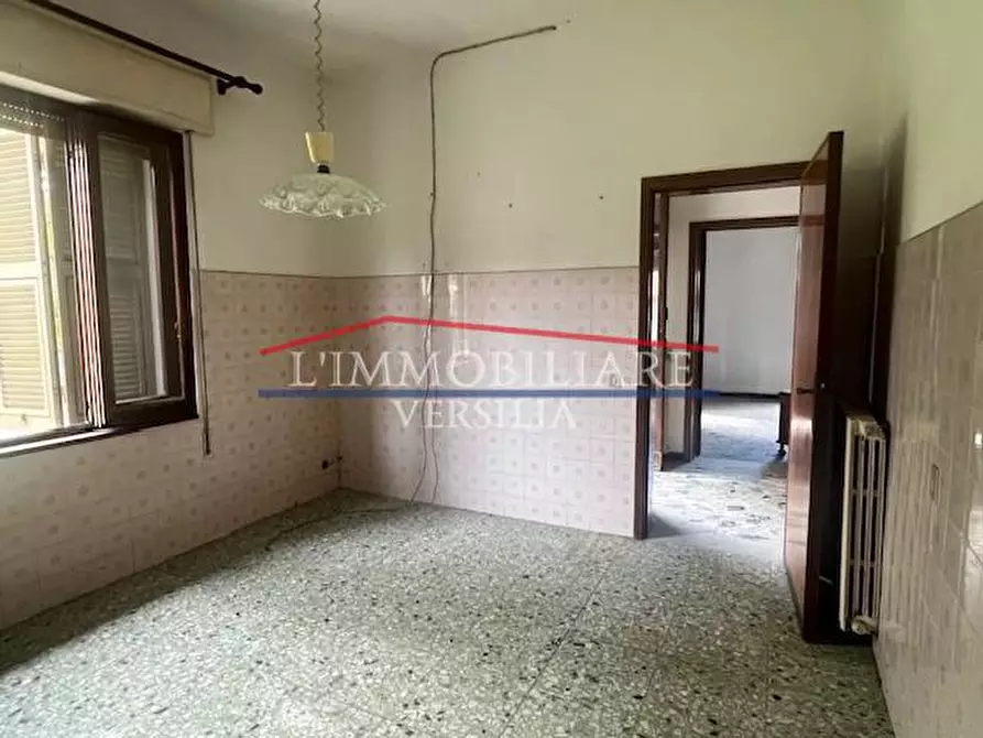 Immagine 19 di Villa in vendita  a Massa