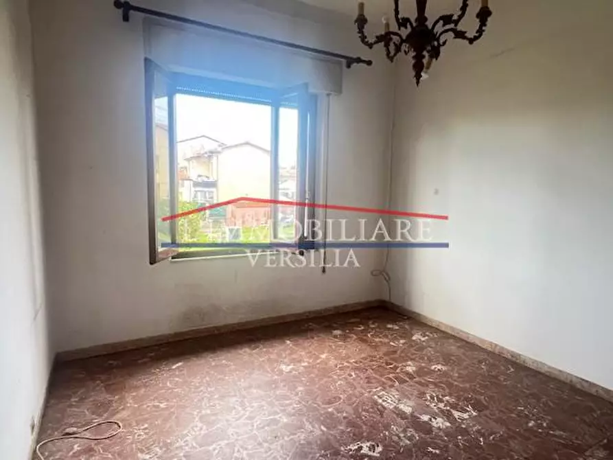 Immagine 36 di Villa in vendita  a Massa