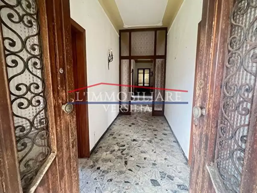 Immagine 15 di Villa in vendita  a Massa