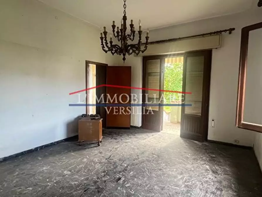 Immagine 23 di Villa in vendita  a Massa