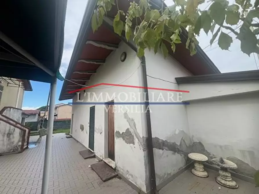 Immagine 42 di Villa in vendita  a Massa