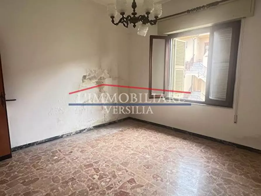 Immagine 26 di Villa in vendita  a Massa