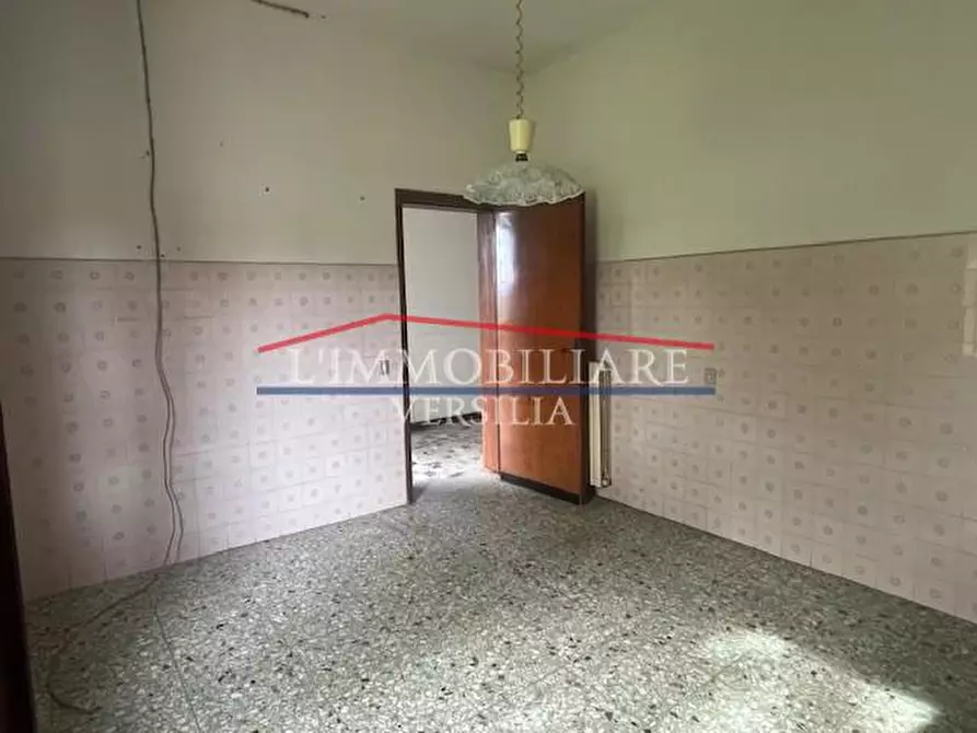 Immagine 18 di Villa in vendita  a Massa
