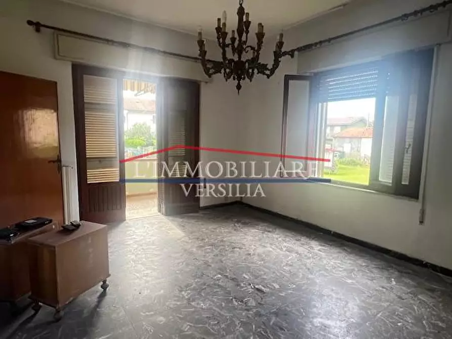 Immagine 22 di Villa in vendita  a Massa
