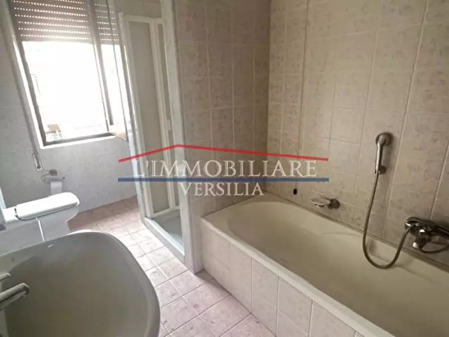 Immagine 31 di Villa in vendita  a Massa