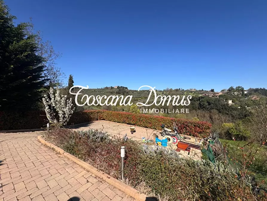 Immagine 28 di Porzione di casa in vendita  a Siena