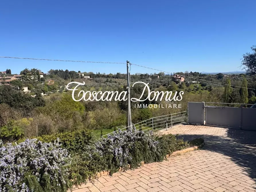 Immagine 36 di Porzione di casa in vendita  a Siena