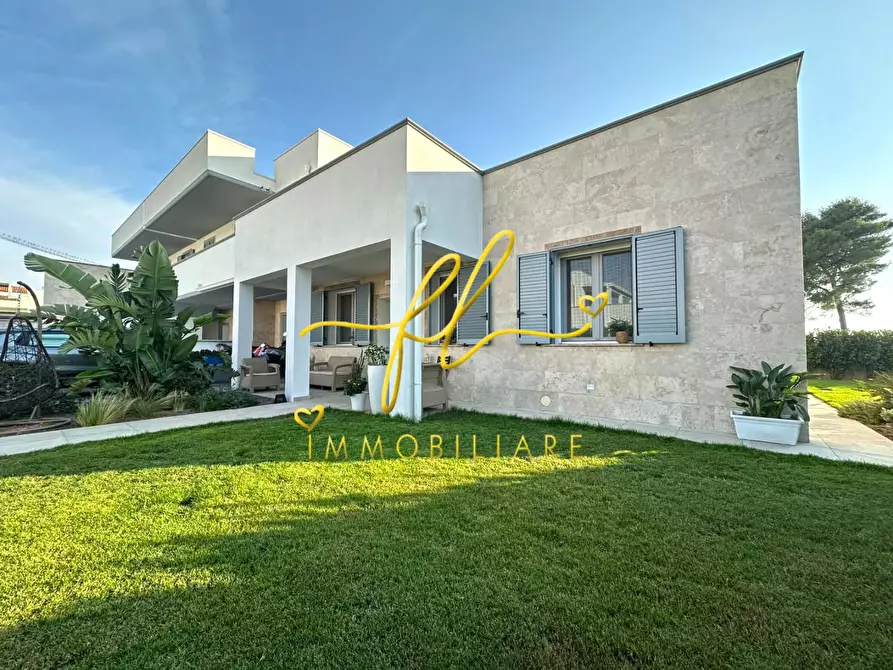 Immagine 1 di Casa quadrifamiliare in vendita  a Cecina