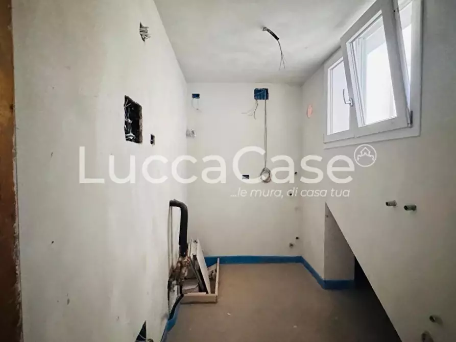 Immagine 11 di Casa bifamiliare in vendita  a Camaiore