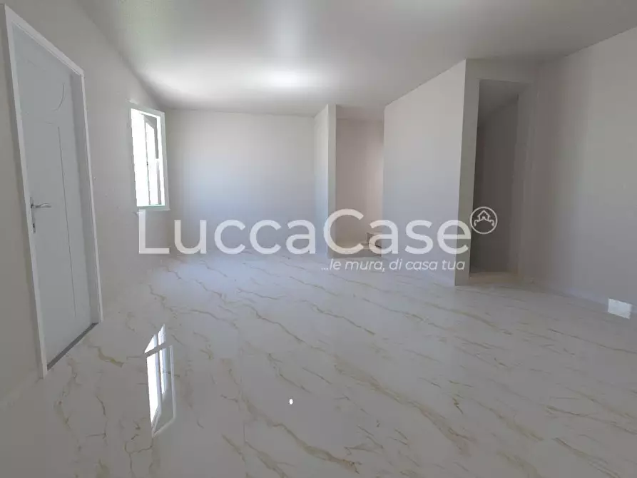 Immagine 30 di Casa bifamiliare in vendita  a Camaiore