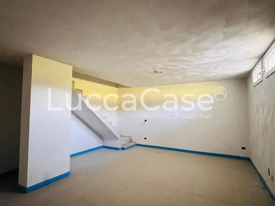 Immagine 10 di Casa bifamiliare in vendita  a Camaiore
