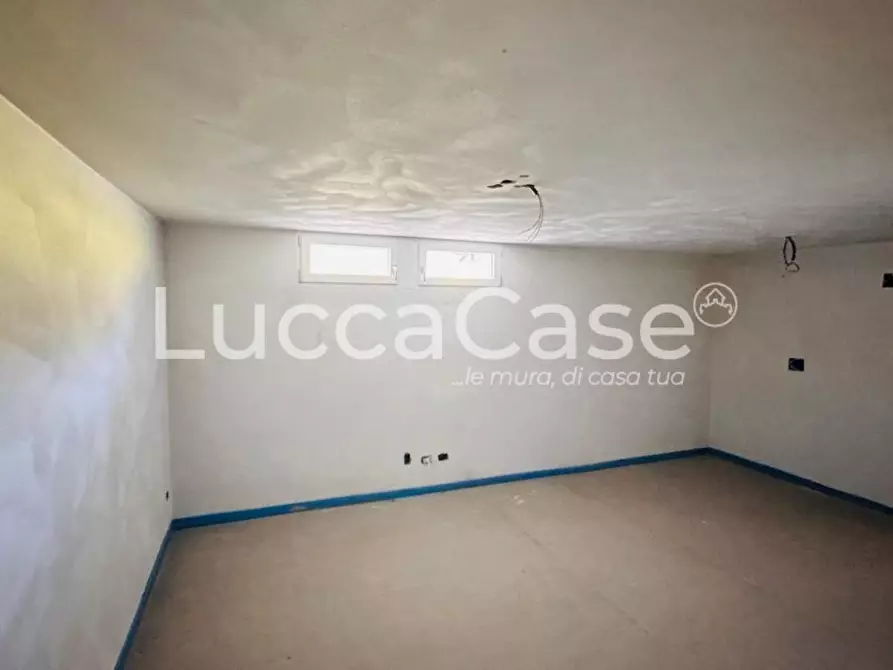 Immagine 8 di Casa bifamiliare in vendita  a Camaiore