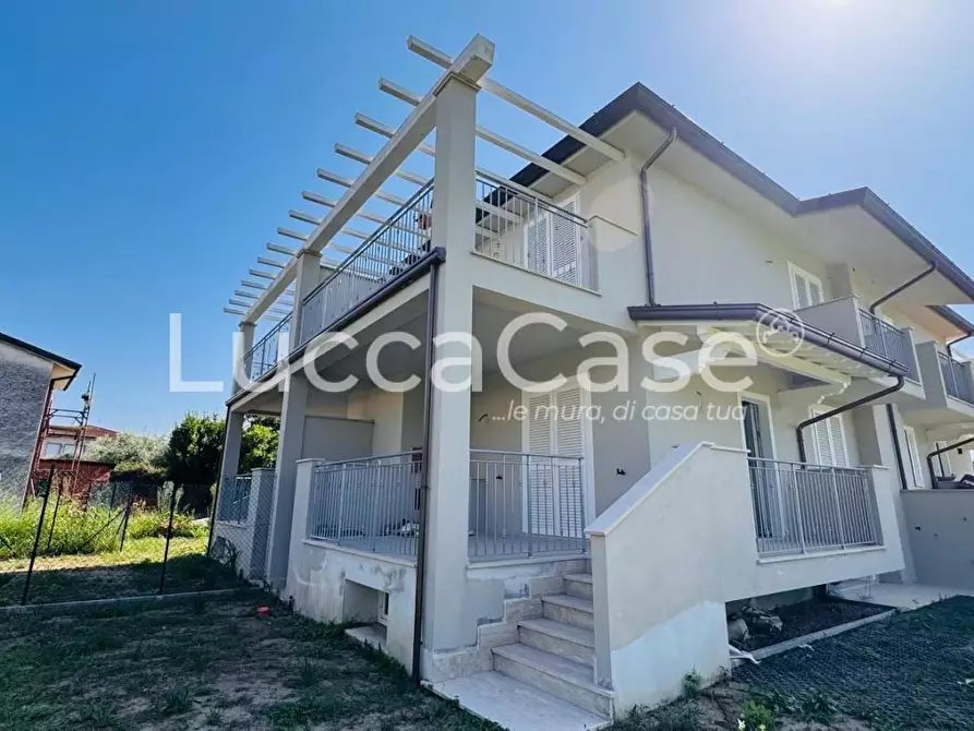 Immagine 4 di Casa bifamiliare in vendita  a Camaiore