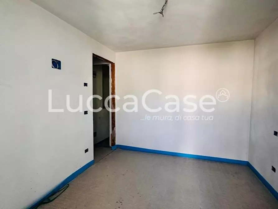 Immagine 17 di Casa bifamiliare in vendita  a Camaiore