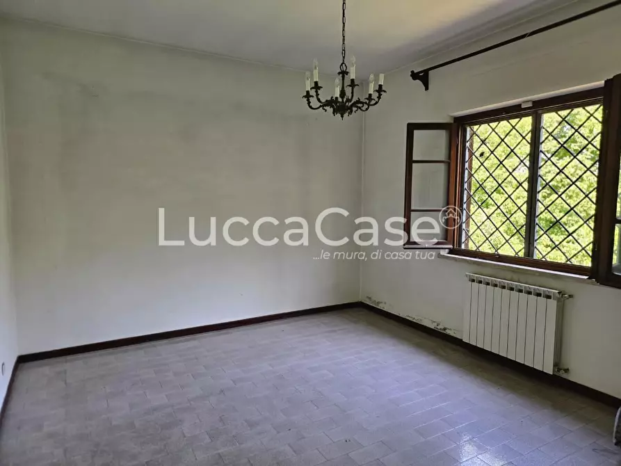 Immagine 9 di Casa colonica in vendita  a Pietrasanta