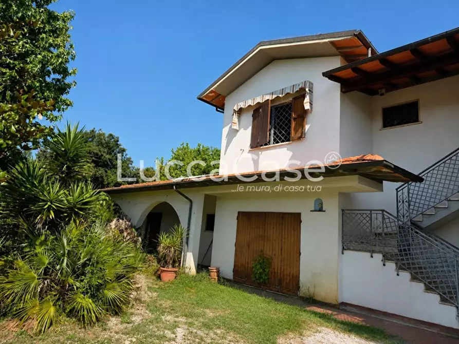 Immagine 1 di Casa colonica in vendita  a Pietrasanta