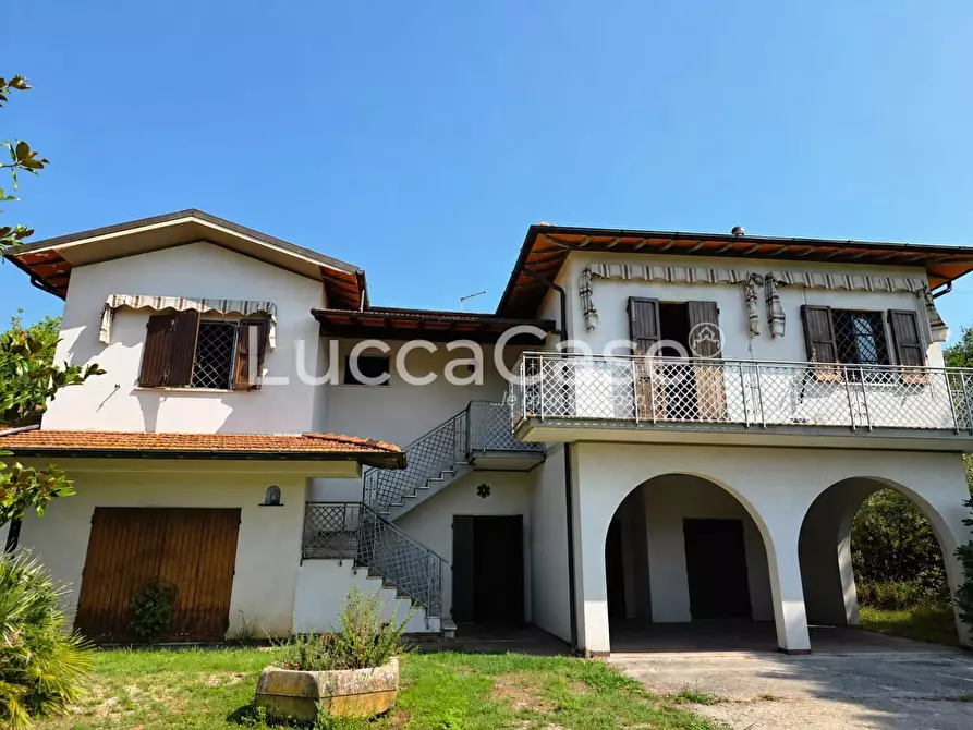 Immagine 3 di Casa colonica in vendita  a Pietrasanta