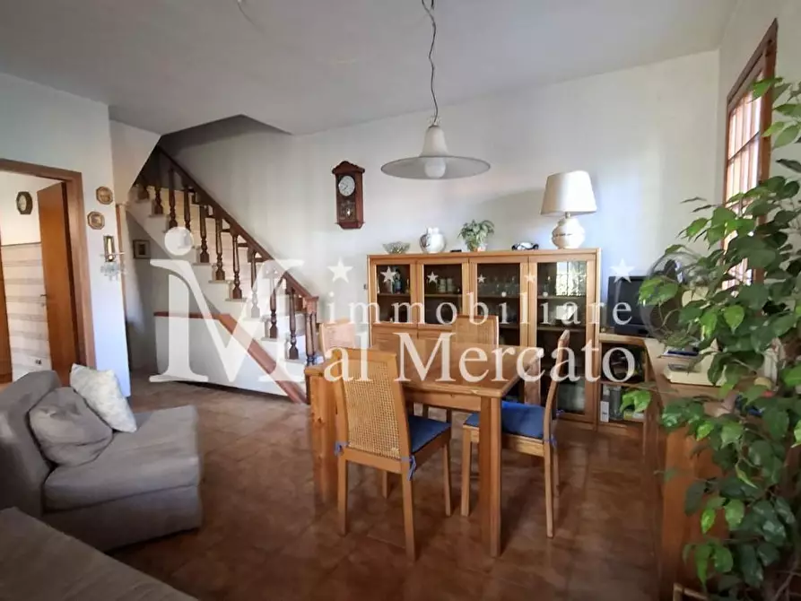 Immagine 3 di Villetta a schiera in vendita  a Viareggio
