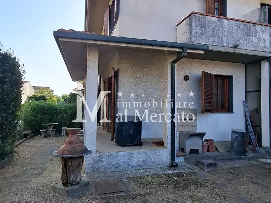 Immagine 36 di Villetta a schiera in vendita  a Viareggio