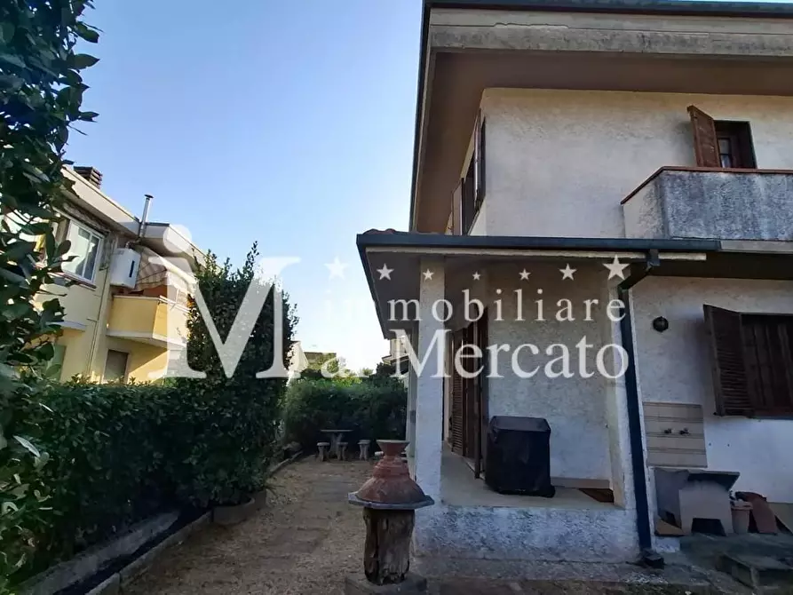 Immagine 35 di Villetta a schiera in vendita  a Viareggio
